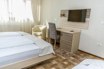 Фото номера Трехместный номер Апарт-отели Domino Residence г. Zimandcuz 4